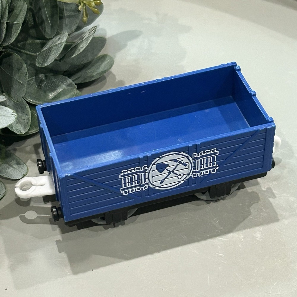 Thomas and Friends Trackmaster Shovel and Pickaxe Blue Cargo 2009 Mattel